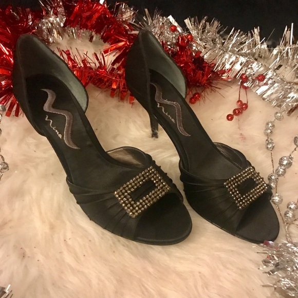 💥NEW LISTING💥 Nina Zirconia Satin Heel - Picture 2 of 8